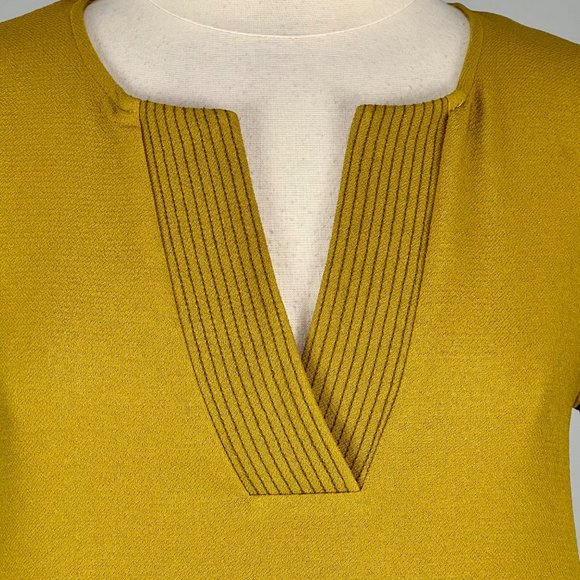 Everly Mustard Yellow Short Sleeve V Neck Shift Mini Dress size Small - Picture 3 of 9